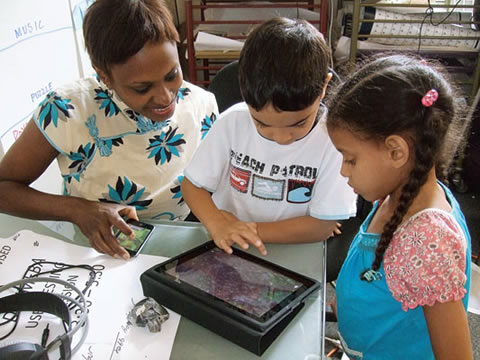 Prof. Rhonda McEwen (left) with children from Beverley Public School