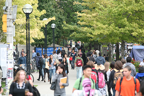 Photo of a crowd of students.