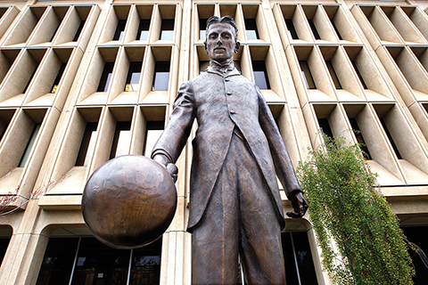 Photo of Nikola Tesla statue.