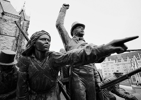 Sculpture: Adrienne Alison. Photo: Corporal Michael J. MacIsaac, Canadian Forces Support Unit (Ottawa) Imaging Services