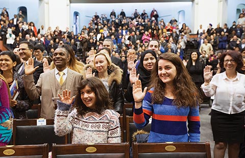 Photo of the swearing-in ceremony for new Canadian citizens at Convocation Hall