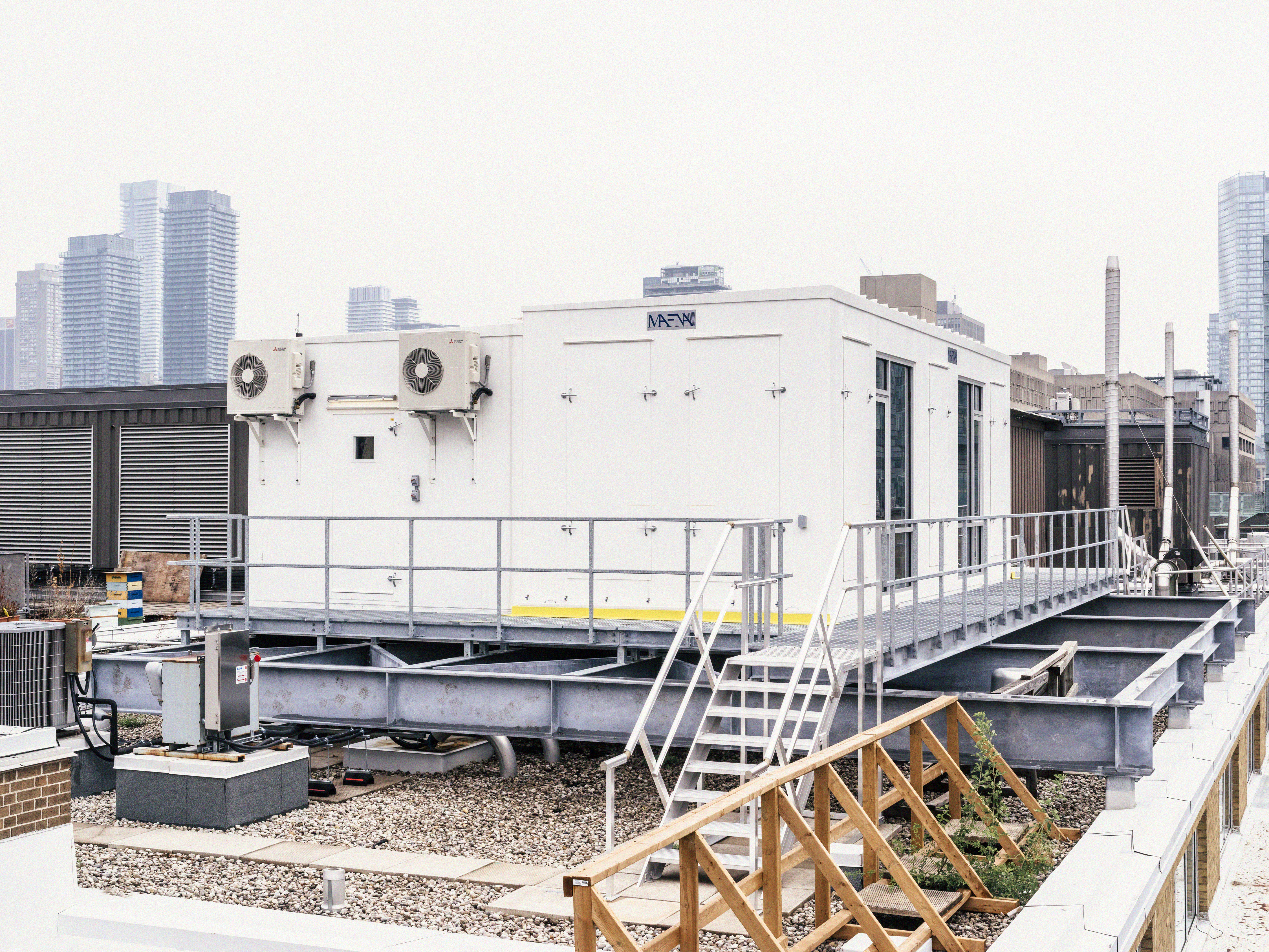 Photo of the Twin Suites Lab atop U of T's Sandford Fleming Building