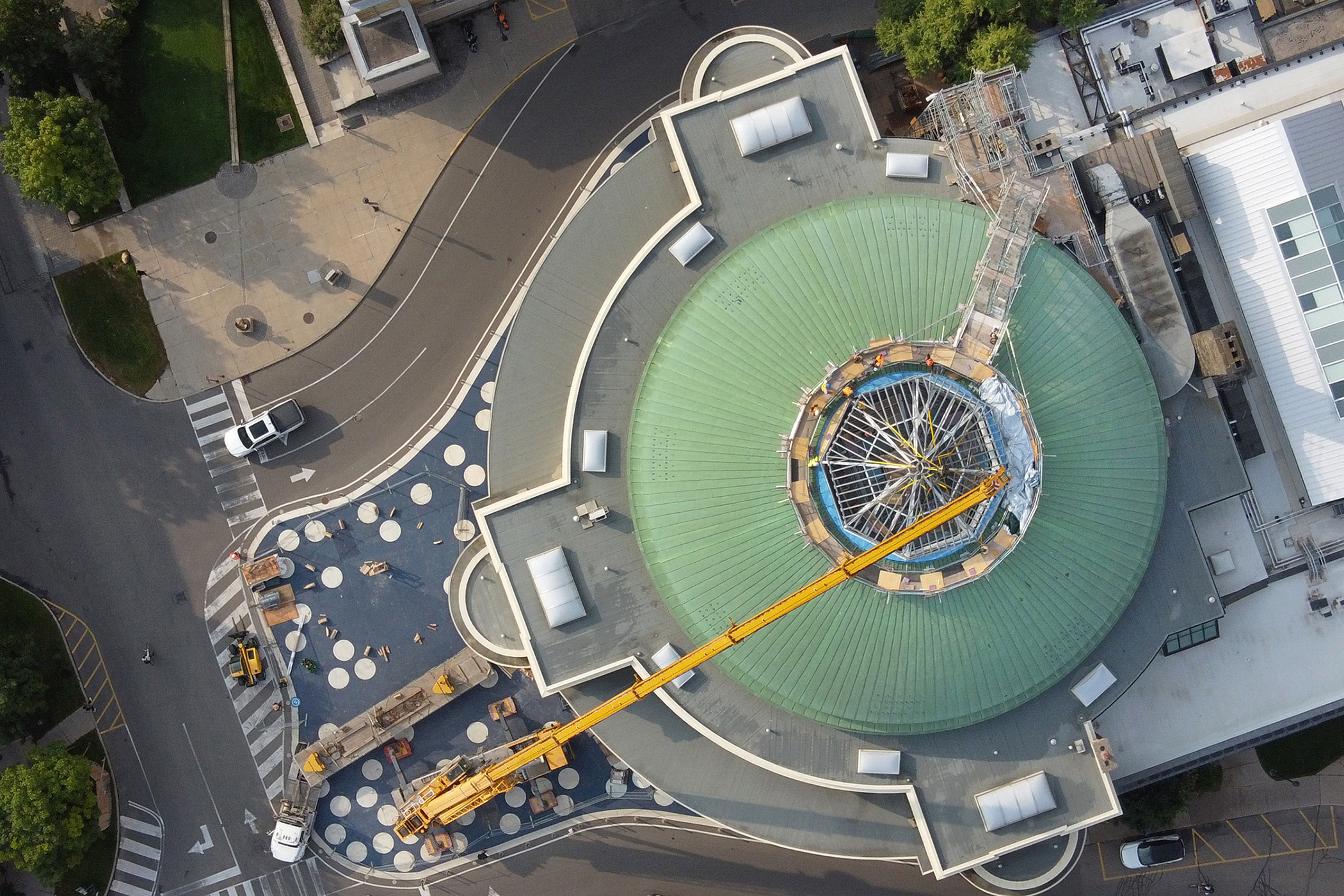 Aerial photo of the roof of Convocation Hall under construction