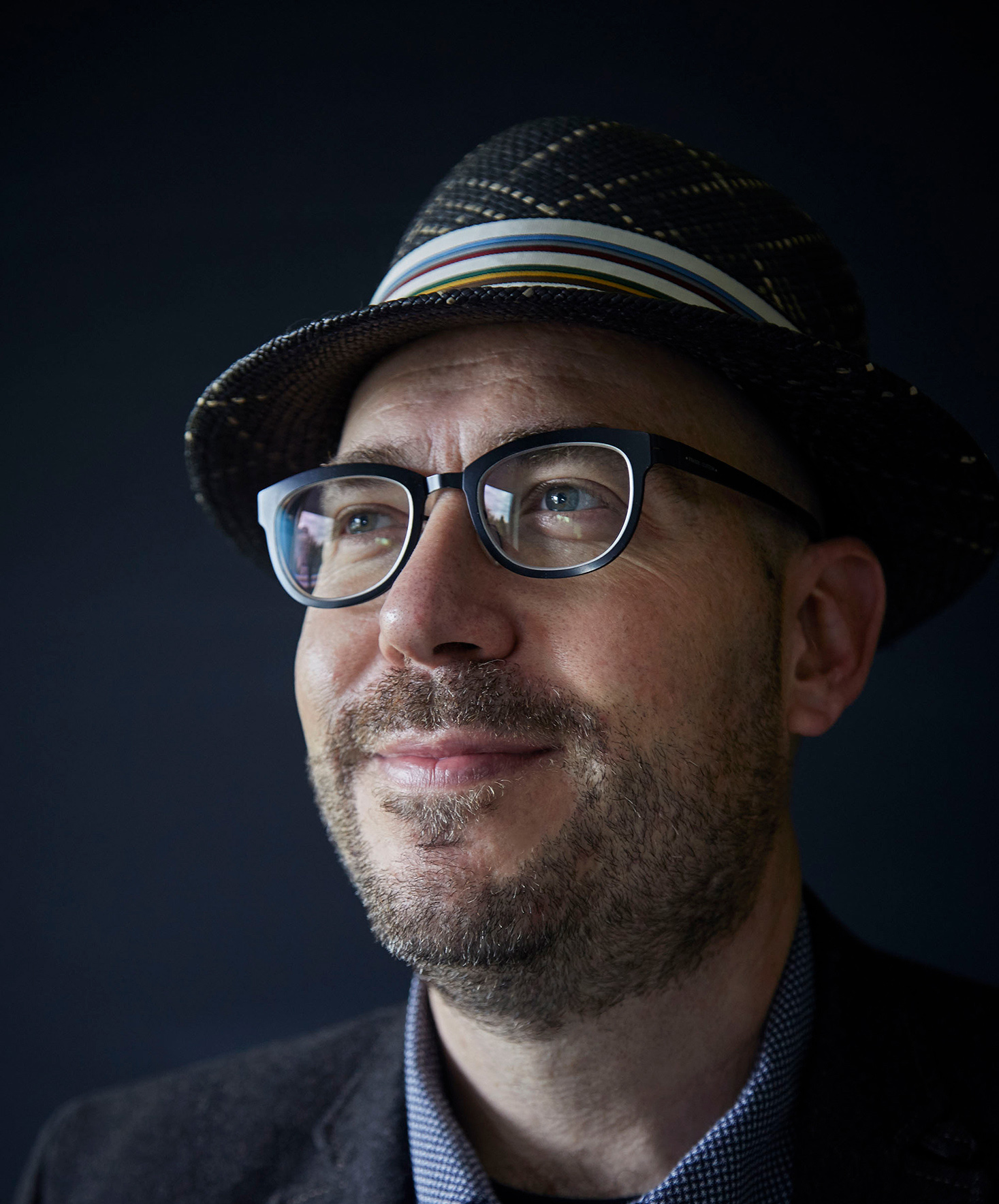 Studio headshot of Prof. Alán Aspuru-Guzik